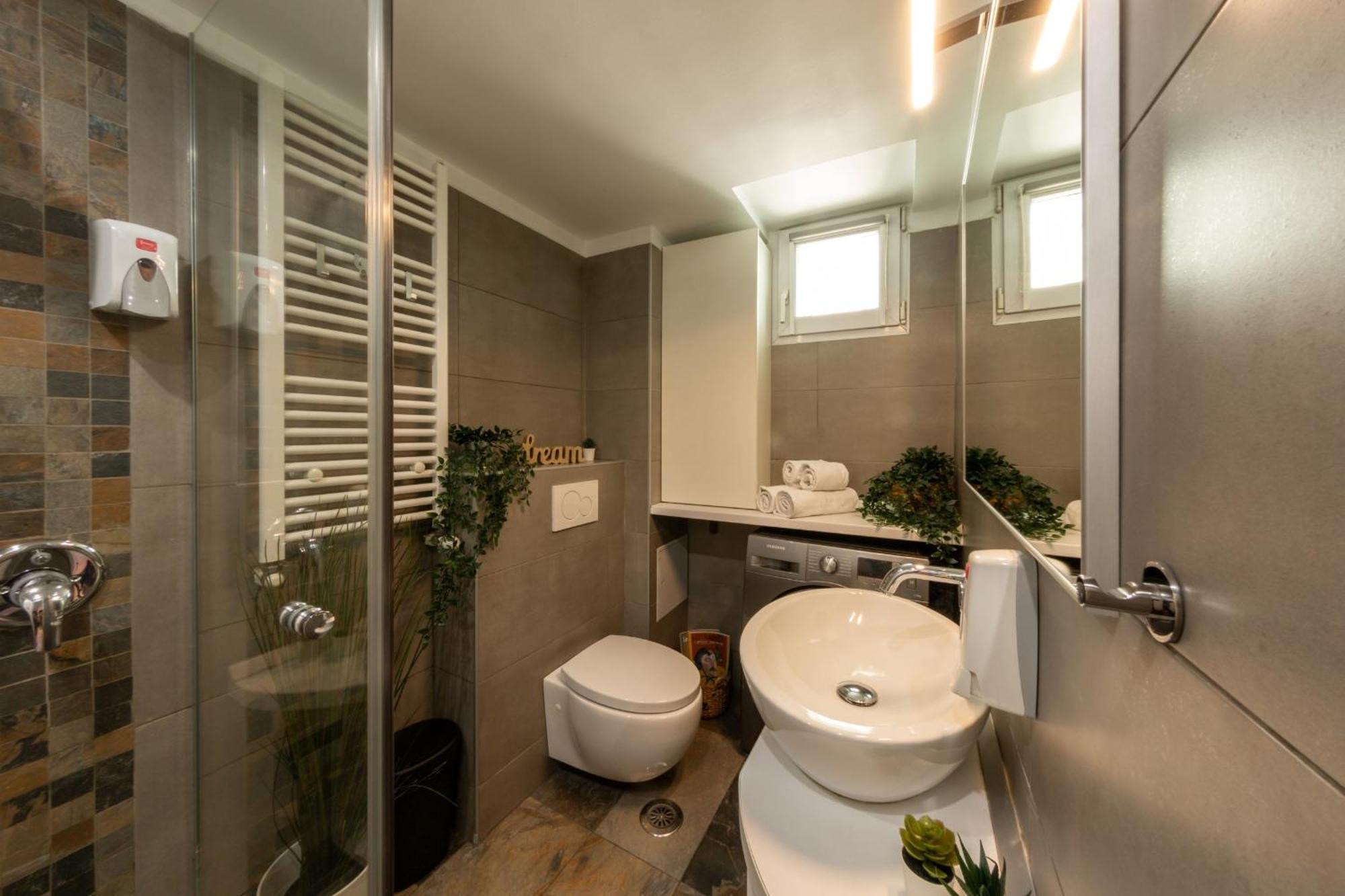Modern 1Br Apt In The Old Town: The Perfect Choice Bucharest Luaran gambar