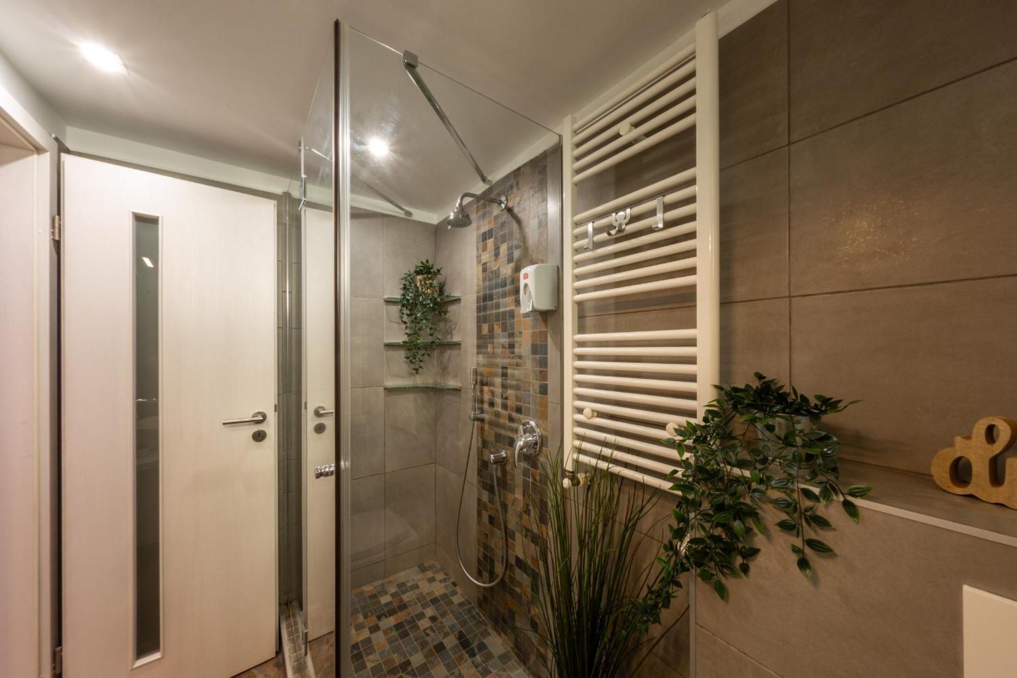 Modern 1Br Apt In The Old Town: The Perfect Choice Bucharest Luaran gambar