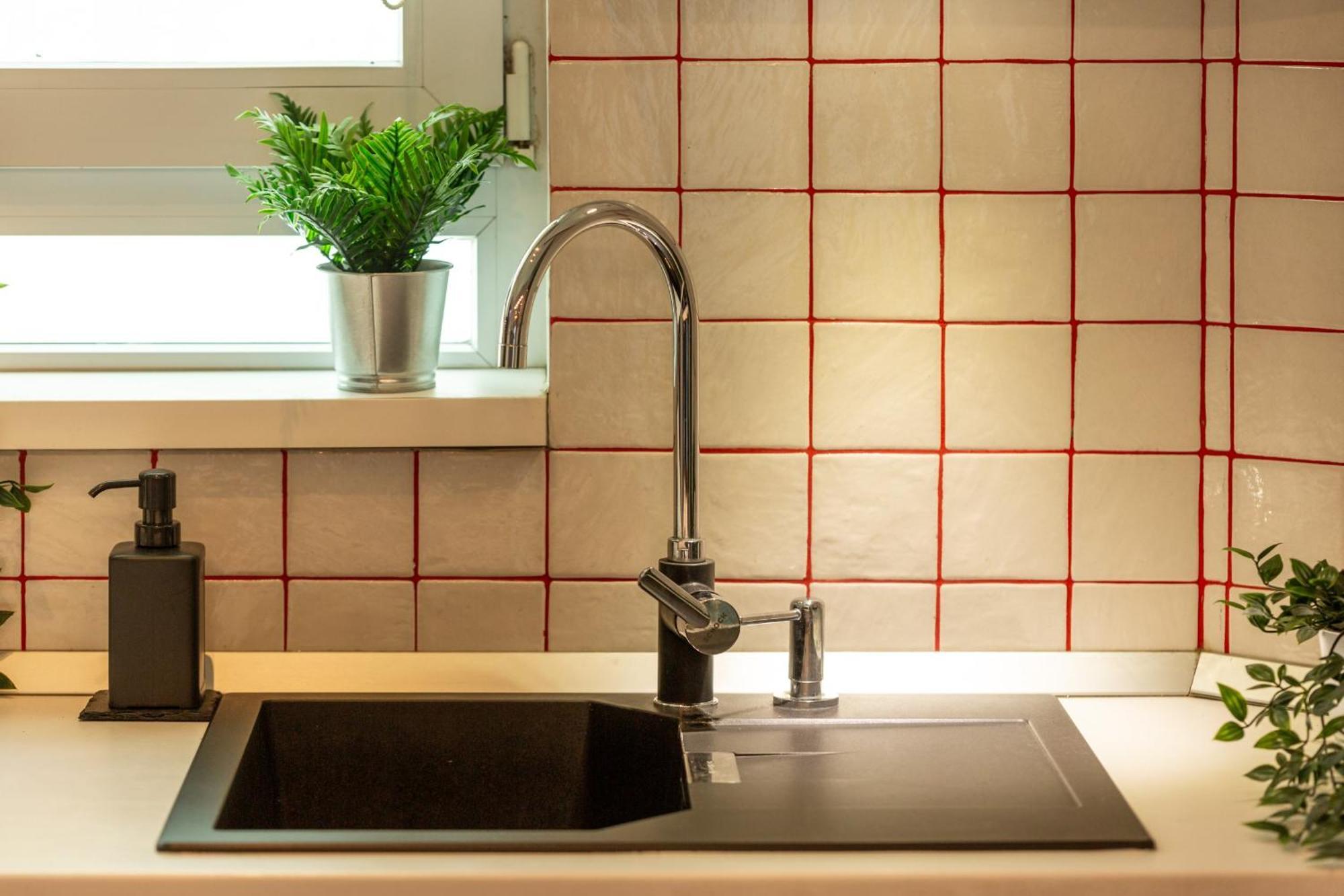 Modern 1Br Apt In The Old Town: The Perfect Choice Bucharest Luaran gambar